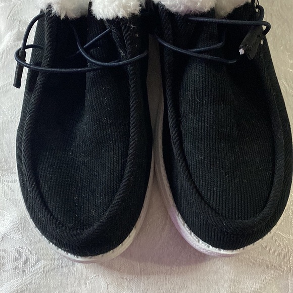 NWOT Faux Fur Slip On Low Top Booties - Picture 7 of 7